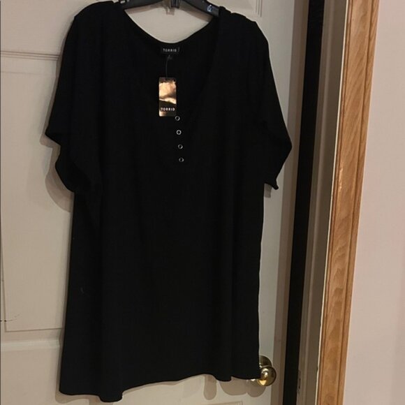 NWT Torrid Rib Scoop Neck Henley Short Sleeve Tee Size 5 Black - Picture 1 of 6